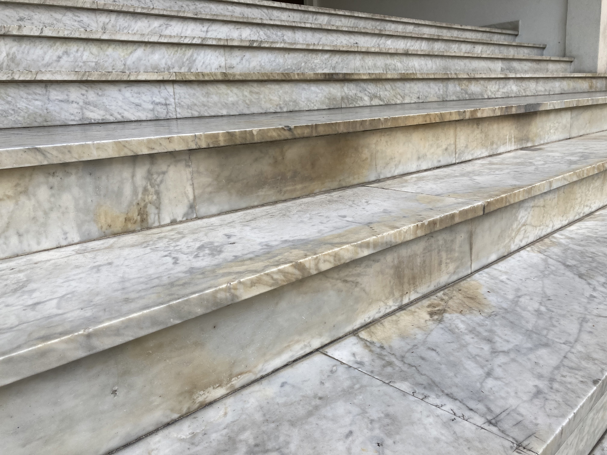 Comment rénover un escalier en marbre ?