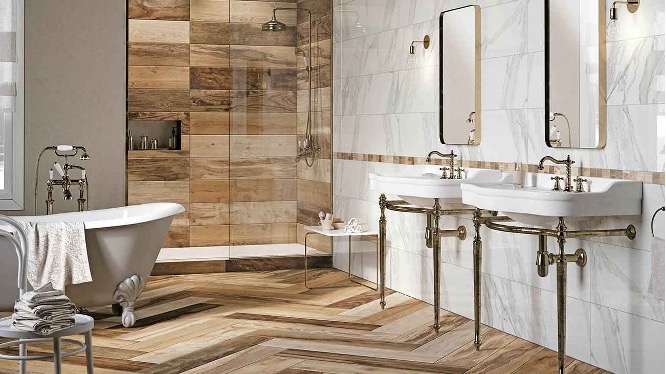 salle de bain en marbre blanc veiné gris et bois top tendance matière 2023