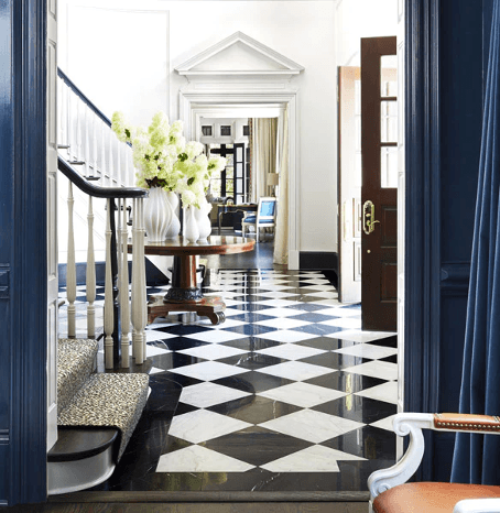 hall entrée en marbre damier noir et blanc différence marbre carrelage