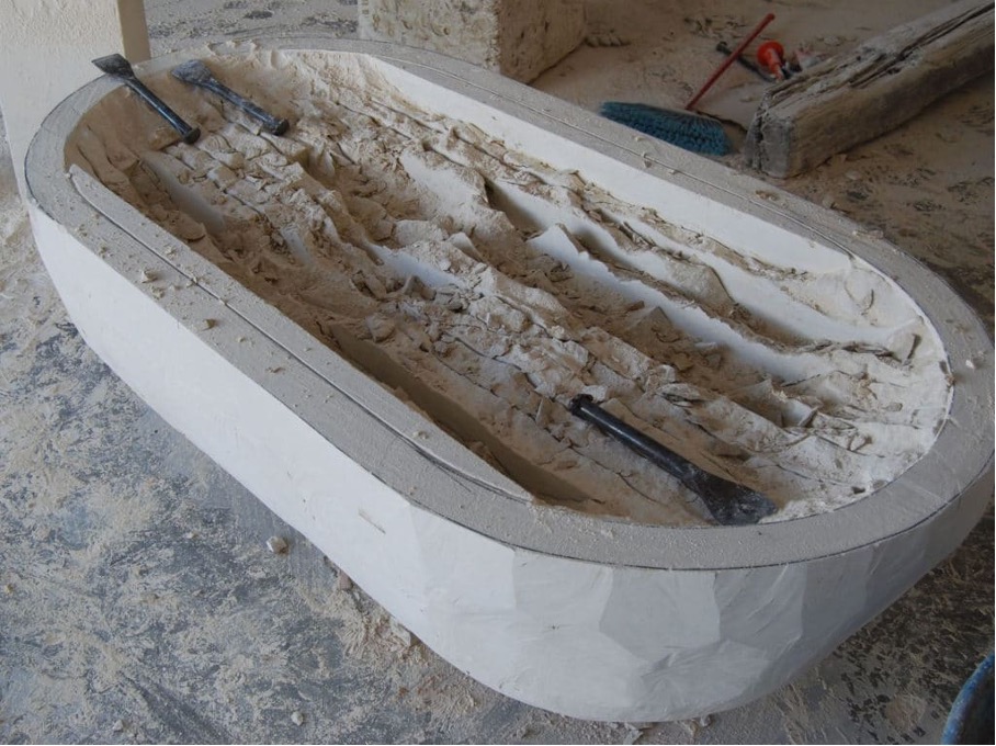 baignoire sculptée dans le marbre