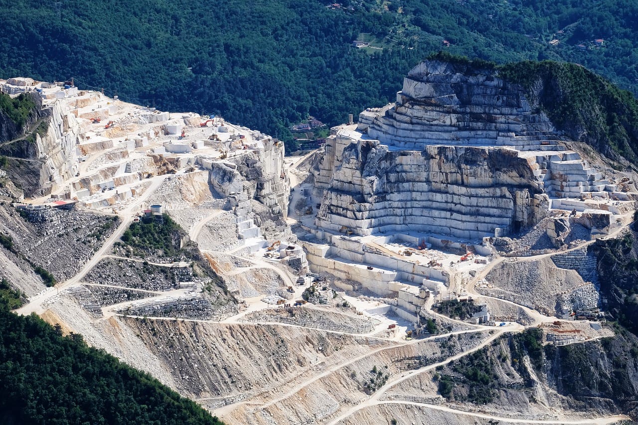 carrière de marbre carrare
