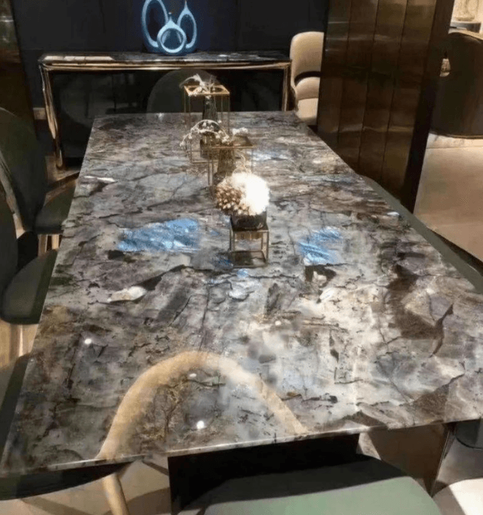 Bienfaits et vertus de la Labradorite 5 Sans titre 4 table à manger en labradorite lémurien bleu
