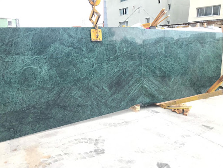 marbre vert guatemala en livre ouvert