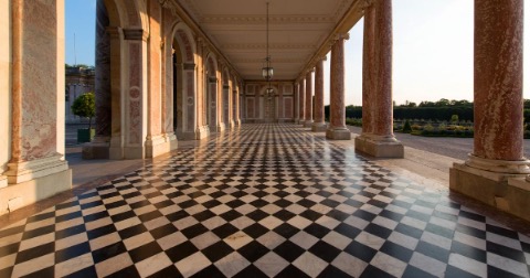 chateau de versaille péristyle du grand trianon marbre identité unique