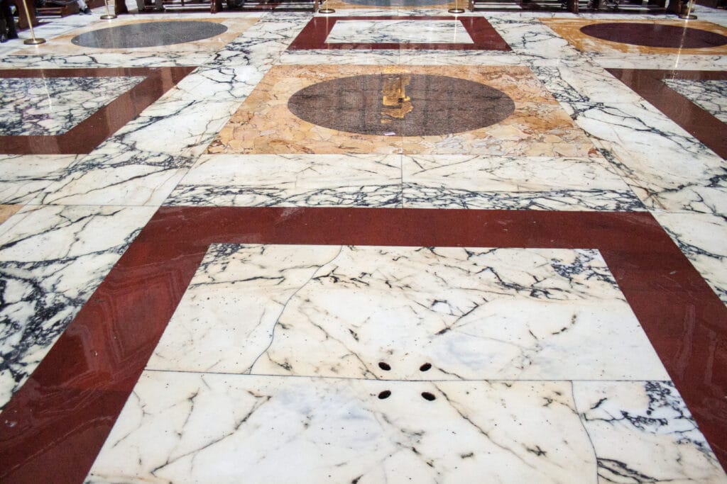 Les marbres de Carrare et ses carrières 4 Pantheon Rome floor 2013 03 07 Les marbres de Carrare et ses carrières