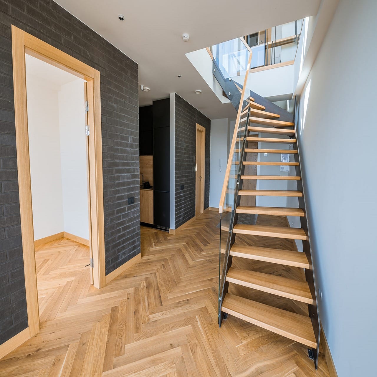 Comparatif entre un sol en marbre et un plancher en chêne 2 wood flooring 7437972 1280 wood flooring 7437972 1280 - Comparatif entre un sol en marbre et un plancher en chêne