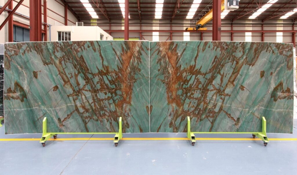 Quartzite Verte en livre ouvert