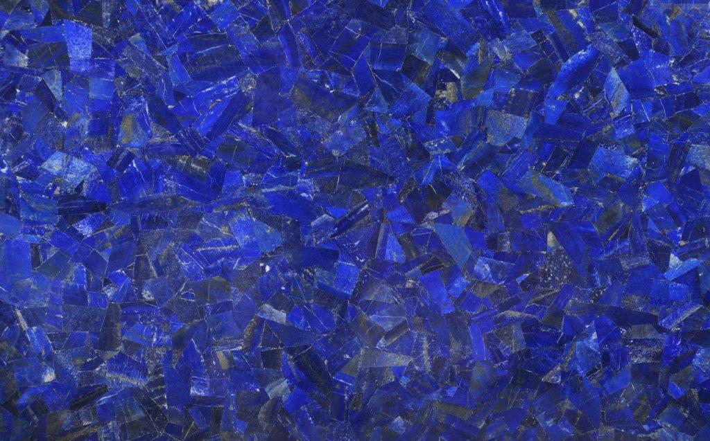 Pourquoi choisir une table en Lapis Lazuli ? Vertus, usages & prestige