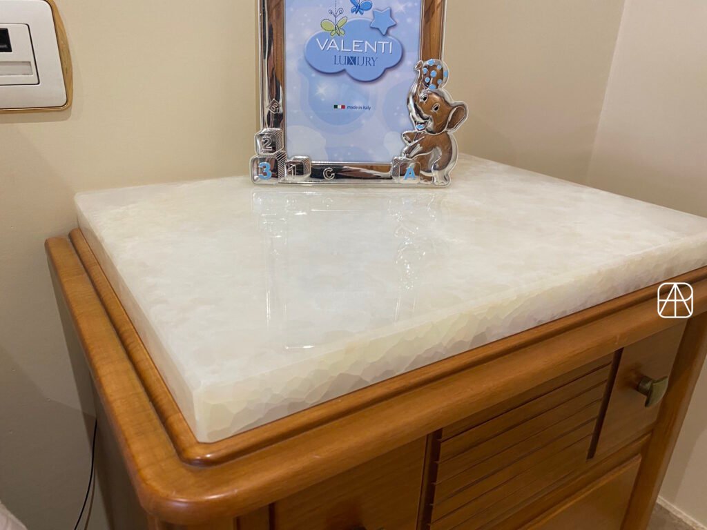 Table basse en Onyx Blanche