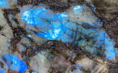 Le Guide Ultime du Granit Lémurien Bleu de Madagascar (Labradorite Bleue)