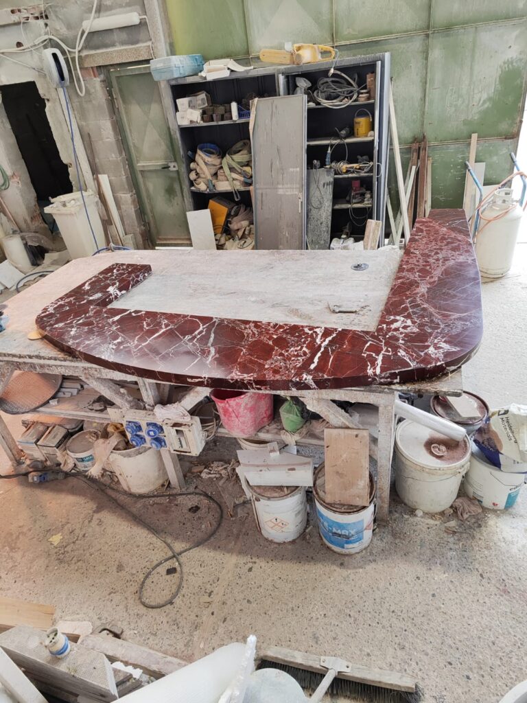 Marbre Rouge Levanto vs Marbre Rouge Lepanto