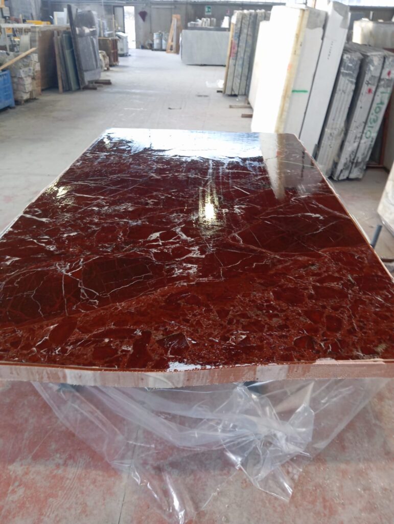 Marbre Rouge Levanto vs Marbre Rouge Lepanto