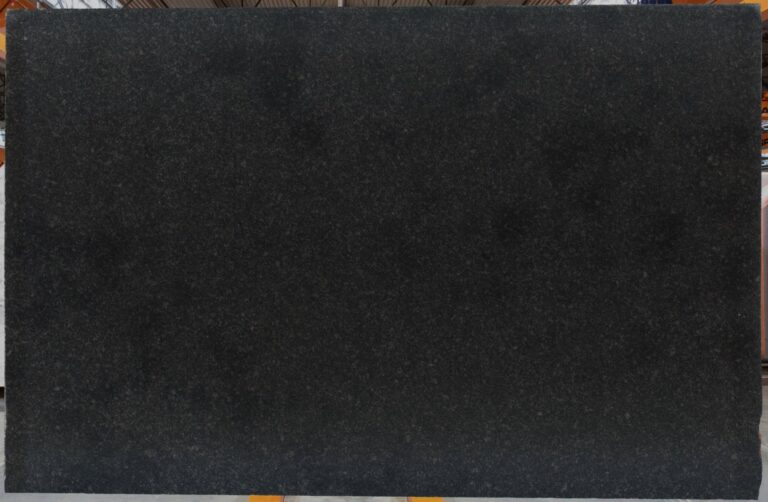 Catalogue de marbres, granits et pierres naturelles 66 Tranche angola black 06200 Granit Noir Angola