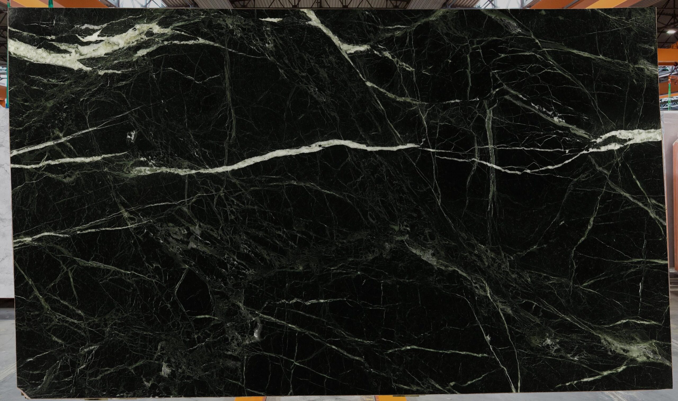 Tranche de marbre Vert des Alpes 242975 pour projet sur mesure