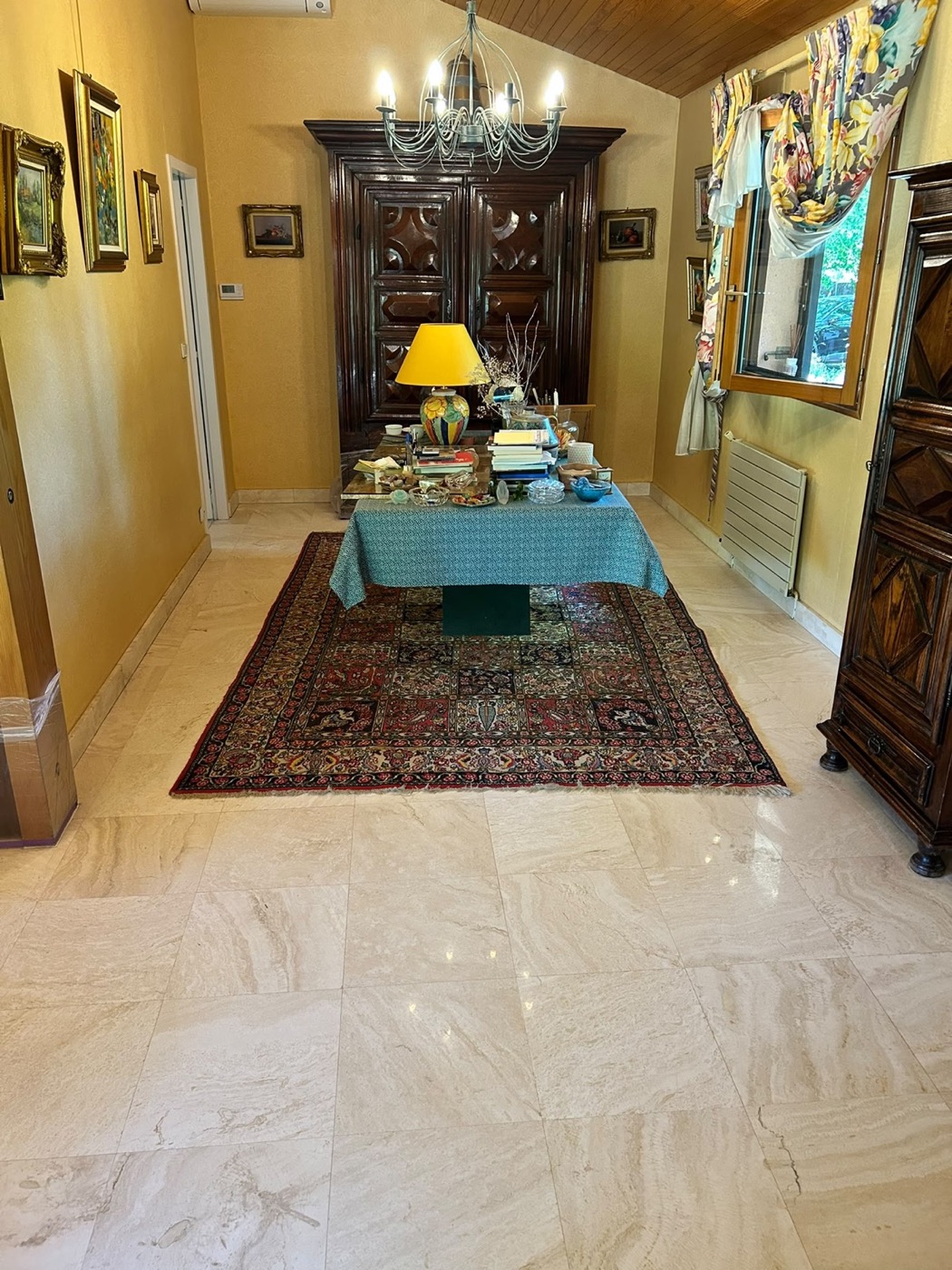 Marble and Natural-Stone Restoration in Bordeaux 7 renovation salle a manger marbre Restored dining room with light marble flooring